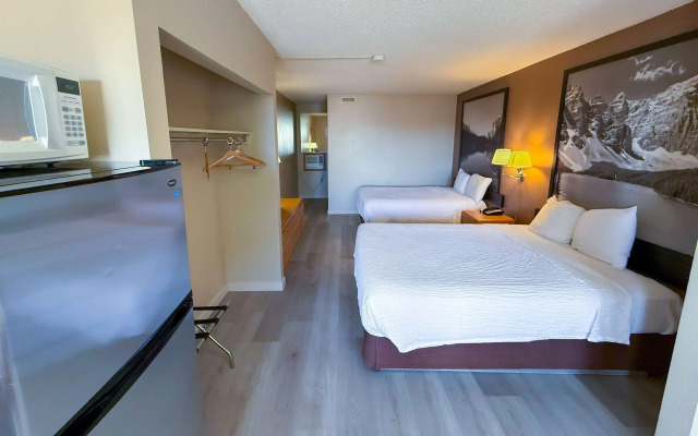 Super 8 by Wyndham Medicine Hat AB