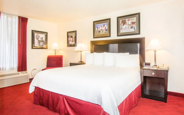 Sooner Legends Inn and Suites