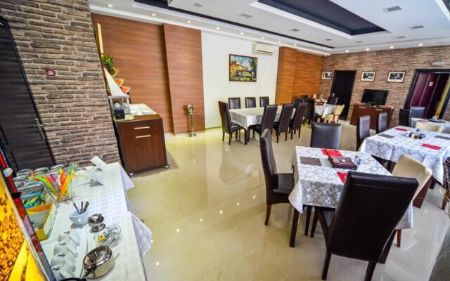 Garni Hotel 018 In