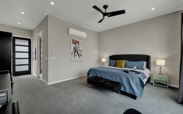 The Bentley Hotel - Elvis Room - Pool View