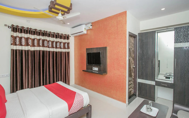 OYO 13594 Mathrushree Residency