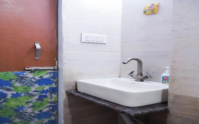 Roomshala 126 Mannat Inn