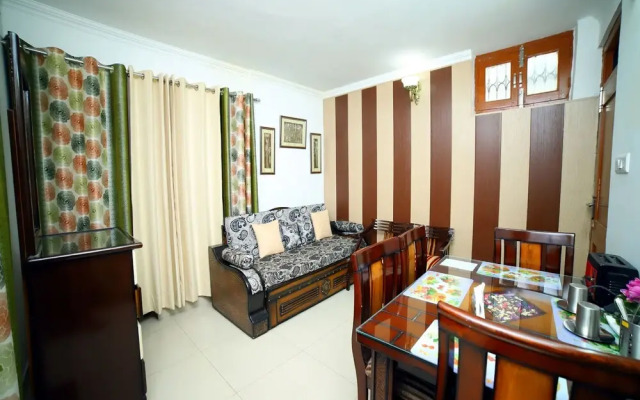 OYO 12794 Home Luxurious 1BHK Boileauganj