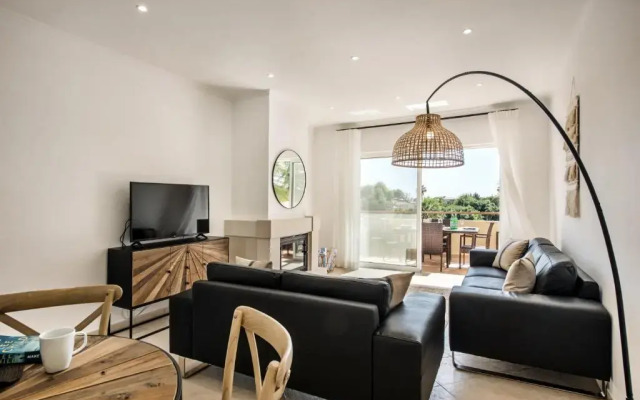 Luxurious First Floor Apartment Sleeps 4