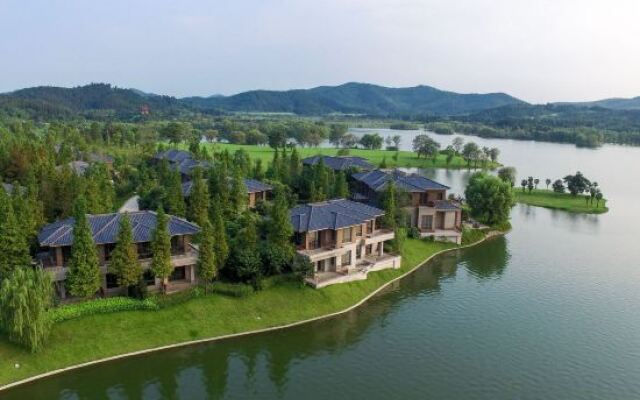Gingko Lake Resort Hotel Villa
