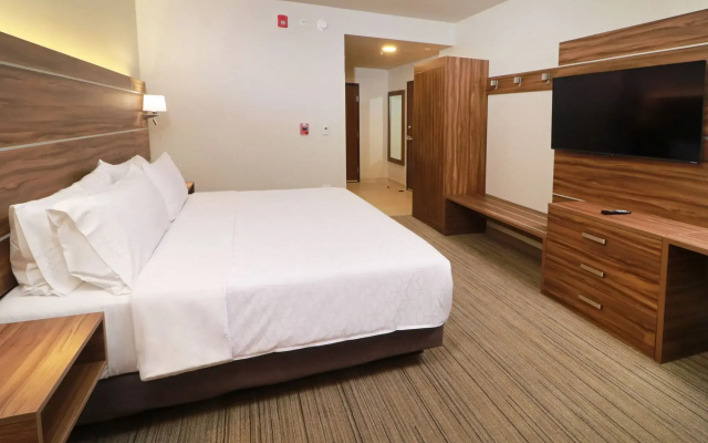Holiday Inn Express Monterrey Fundidora by IHG