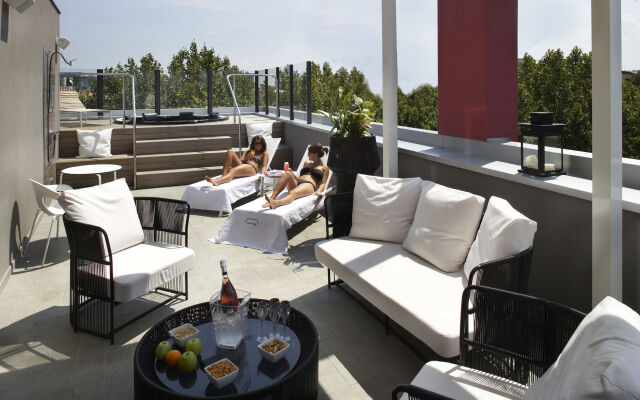 Q Hotel