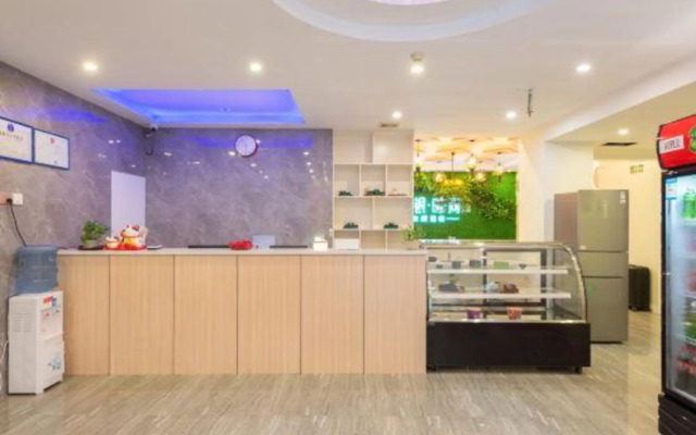 Guangzhou Huiyin Fashion Hotel (Pazhou Convention and Exhibition Xingang East Subway Station)