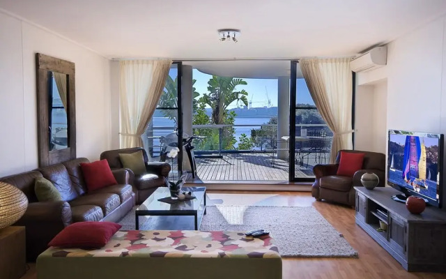 Homebush Bay Self-Contained Modern Two-Bedroom Apartments (BEN)