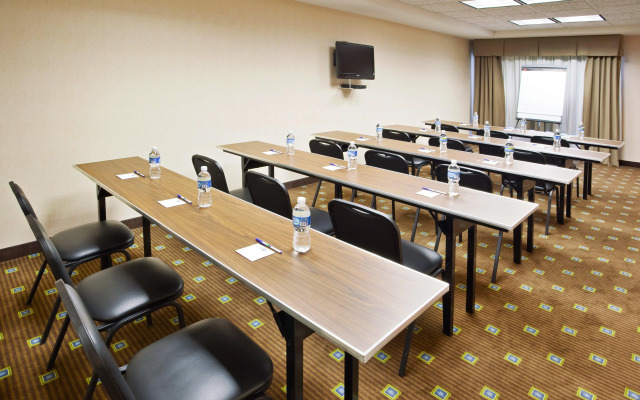 Holiday Inn Express Hotel & Suites East Lansing by IHG