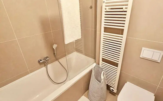 Cozy one bedroom with convenient parking
