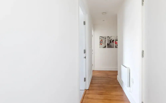 Luxury 2-bed Flat, Parking and Close to the Tube