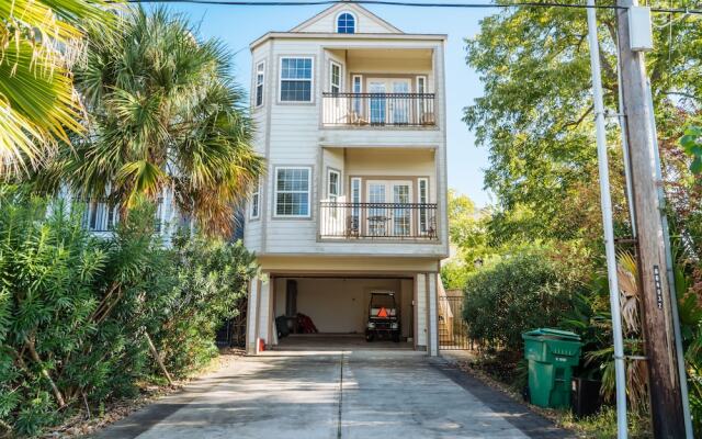 Spacious Kemah Boardwalk Townhome