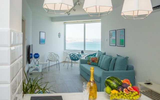 Luxury Penthouse 1BR-Seafront-Seasonal Pool-Central
