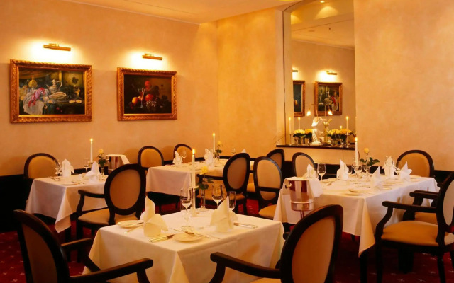 Metropolitan Hotel by Flemings