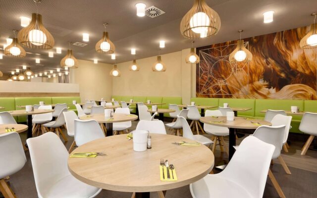 Super 8 By Wyndham Freiburg