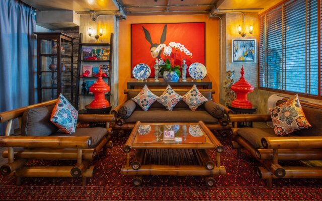 Chala Number 2 Art and Gallery House