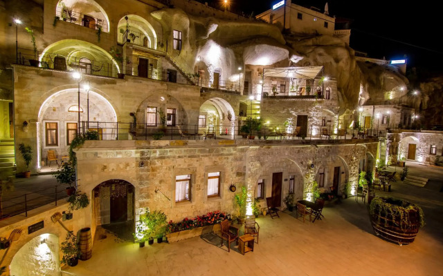 Hera Cave Suites