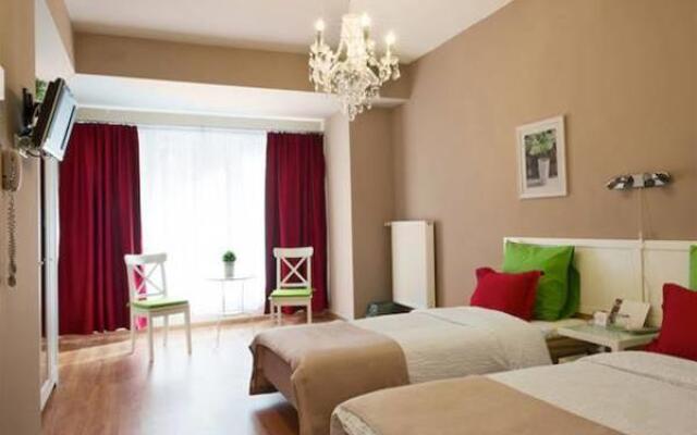 Artoral Rooms and Apartment