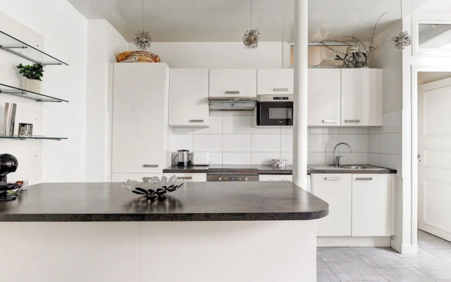 Stylish 1BR by Luxembourg Garden
