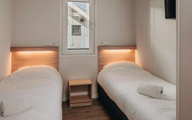 Modern lodge with ir-sauna, 500m from the beach