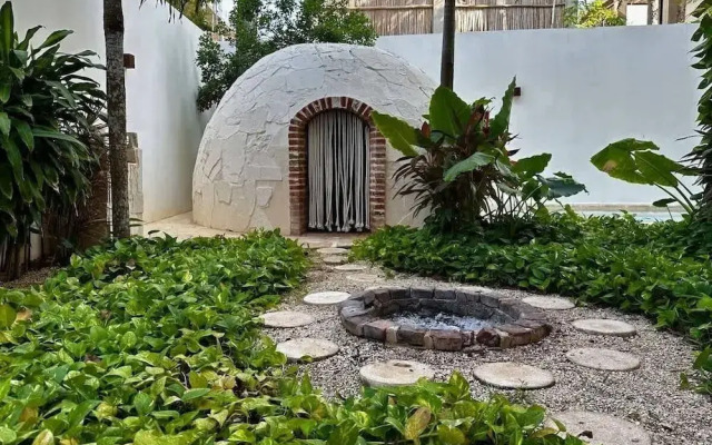 Studio W/private Pool Gym Relaxing Green Areas