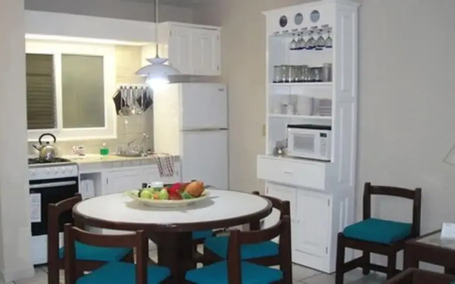 WIVC Alta Vista Condo - Stunning Views, Close to the Beach & Romantic Zone