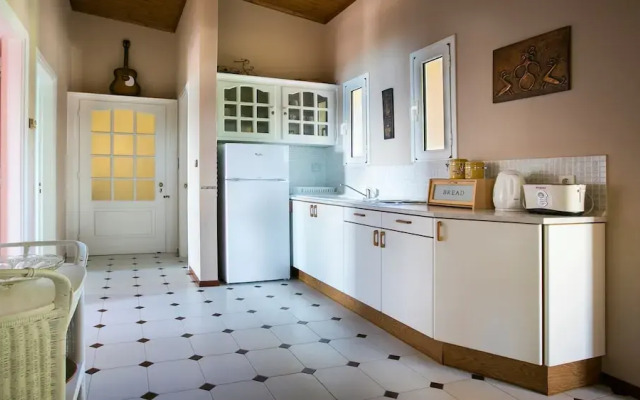 Anthoula's House