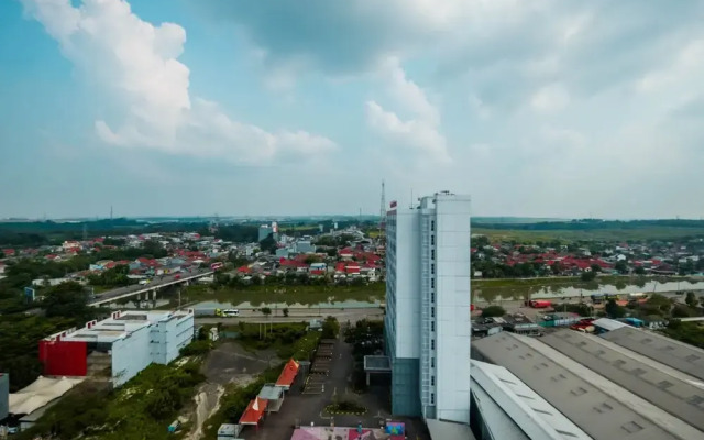 Homey and Comfy Studio Tamansari Mahogany Apartment