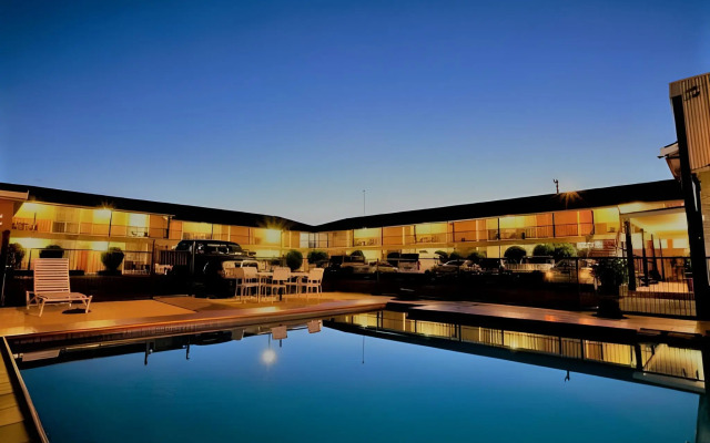 Golden West Motor Inn