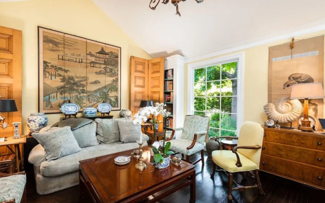 Elegant Home in the Heart of LA 2 Bedrooms 1 Bathroom Duplex