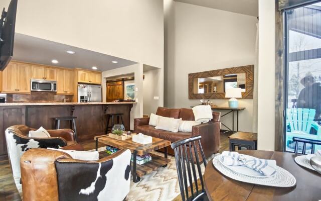 3 Kings Mountain Vista 2 Bedroom Home by RedAwning