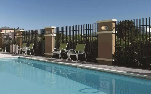 Holiday Inn Express Fairfield - Napa Valley