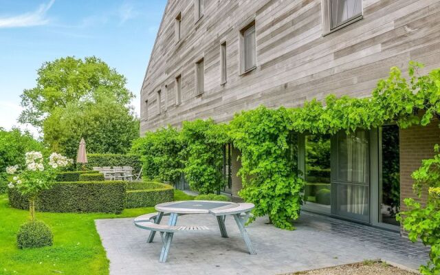 Serene Holiday Home in Gijverinkhove With Terrace, Garden