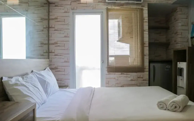Nice And Strategic Studio At Green Pramuka Apartment