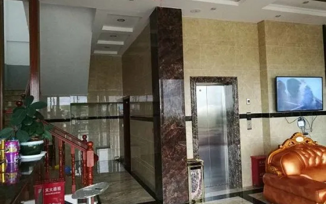 Luoping Dongsheng Holiday Hotel – Lobby – Qujing