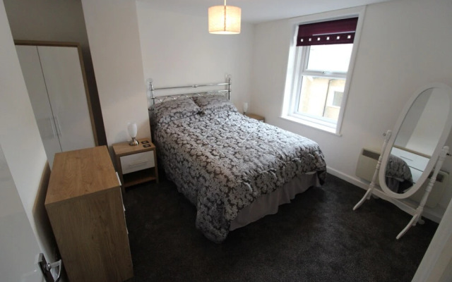 Modern two Bedroom Apartment Ideally Located