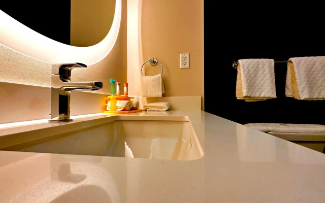 Newmarket Hotel & Suites