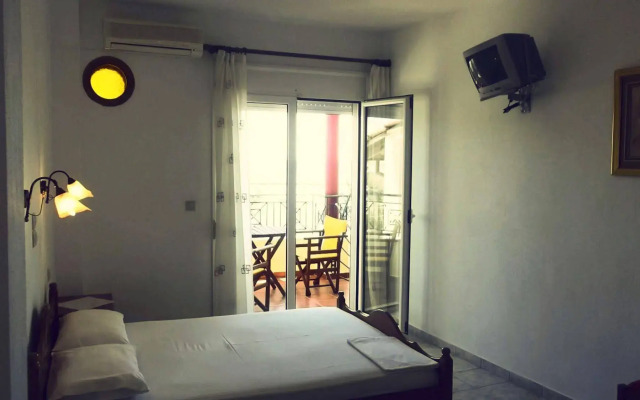 Hotel Papagalos