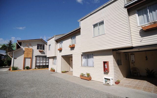 Cabañas y Hostal Borde Rio