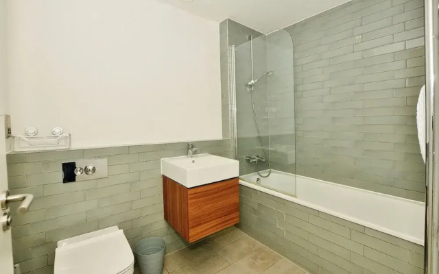 Contemporary 2 bed apartment - Ashford