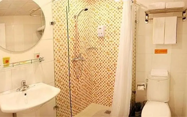 Home Inn (Guangzhou Tianpingjia Metro Station)