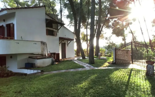 Family Villa in Sani - Sleeps 6 - Parking - Wifi