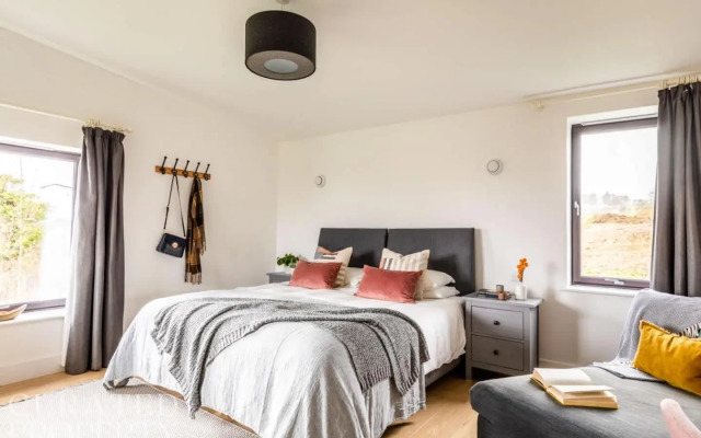 Stunning 5 Bedroom New Build With Amazing Views