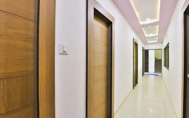 OYO 22374 Hotel Navjivan