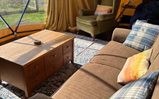 Glamping Pod - Sleeps 4 - Pets - Parking