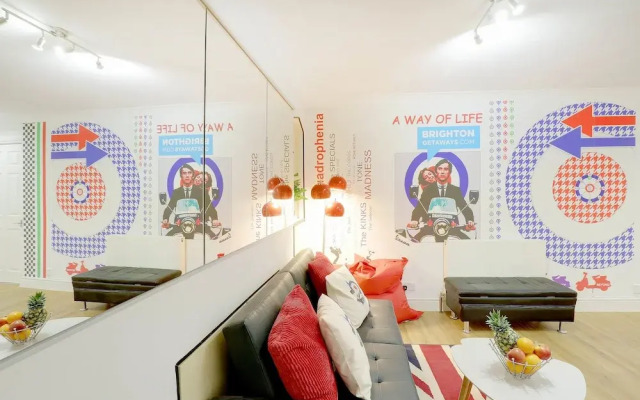 Brighton Getaways-Seaside Patio Apt