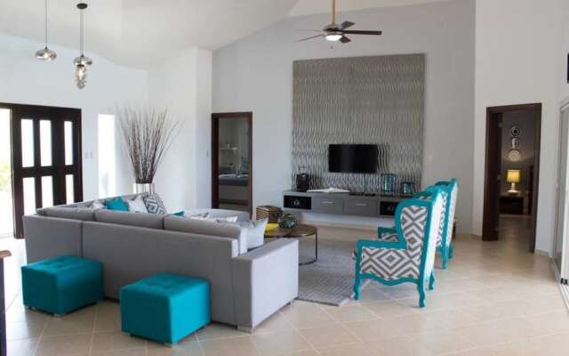 4 Bed Villa Minutes From Downtown Sosua