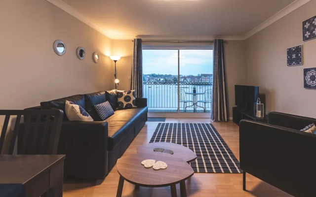 Vespasian Quay - Balcony overlooking the River Itchen - Secure & private parking