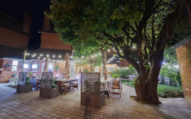 Somerset House Hotel & Restaurant